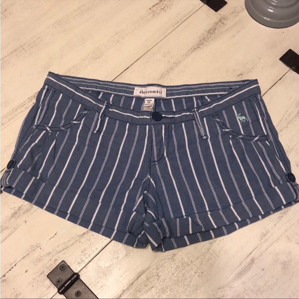 ABERCROMBIE blue and white pin striped shorts. Size 14 (girls).